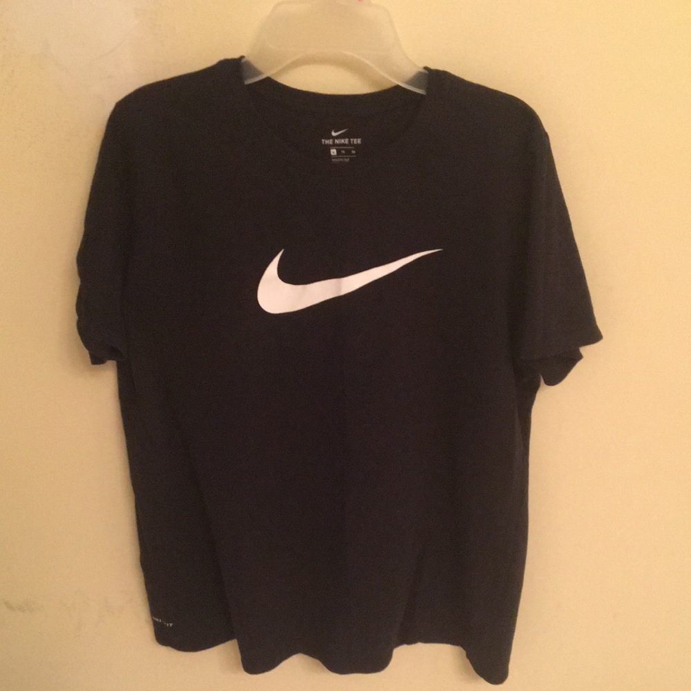NWOT NIKE TEE
